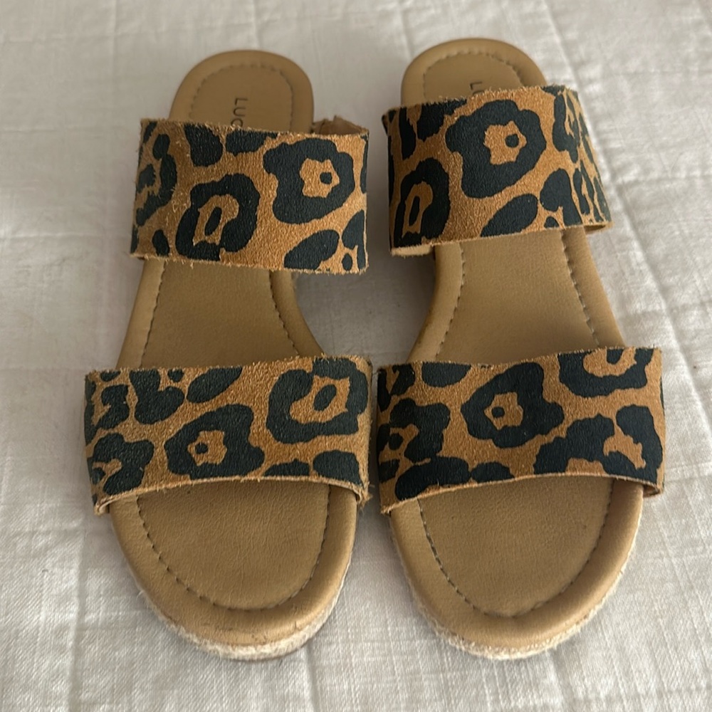 Lucky brand slides size 8 barely worn